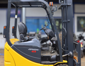 Xe nâng điện 3 bánh Komatsu 1.5 tấn – Giải pháp linh hoạt cho kho hẹp