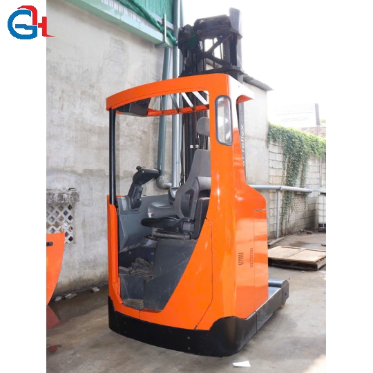 Xe nâng điện đứng lái BT 