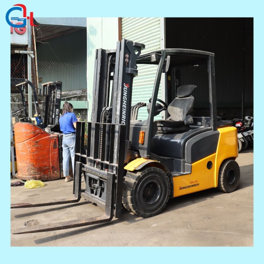 Xe nâng dầu 3 tấn Jungheinrich DFG 430