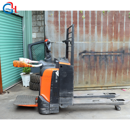 Xe nâng tầm thấp BT