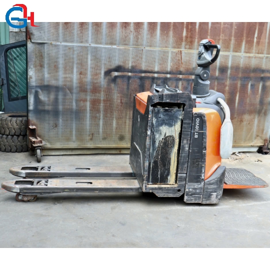 Xe nâng điện BT LPE220