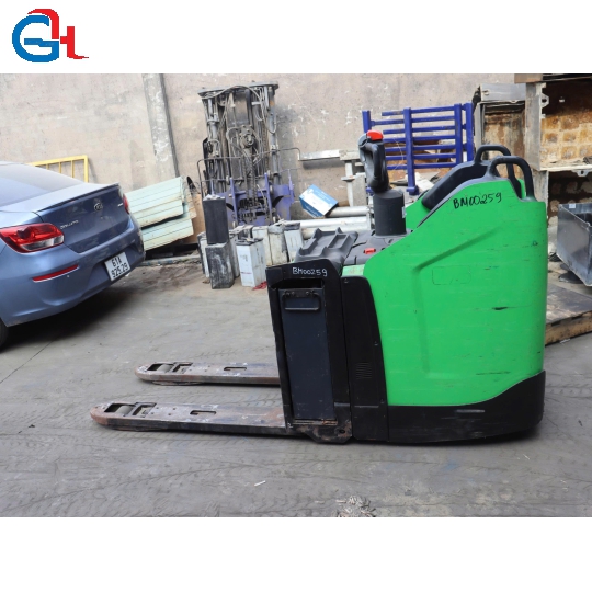 XE NÂNG ĐIỆN 2 TẤN CESAB P320